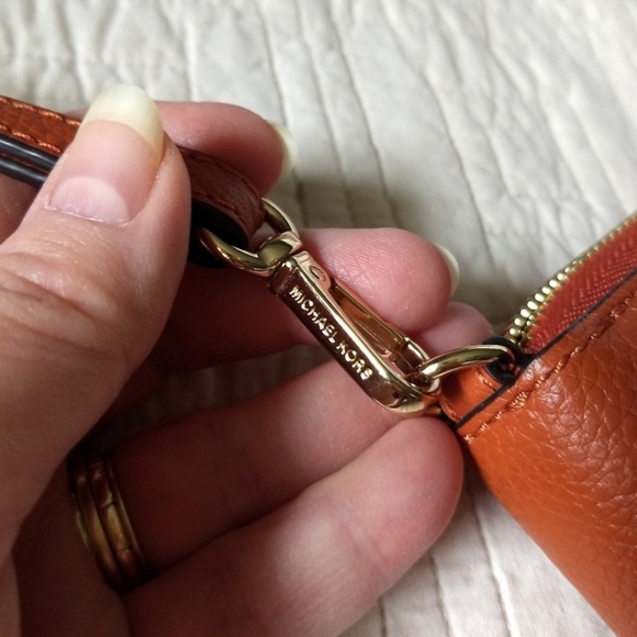 Michael Kors Large Jet Set Pumpkin Burnt Orange Leather Zip Around Wristlet - Picture 6 of 12